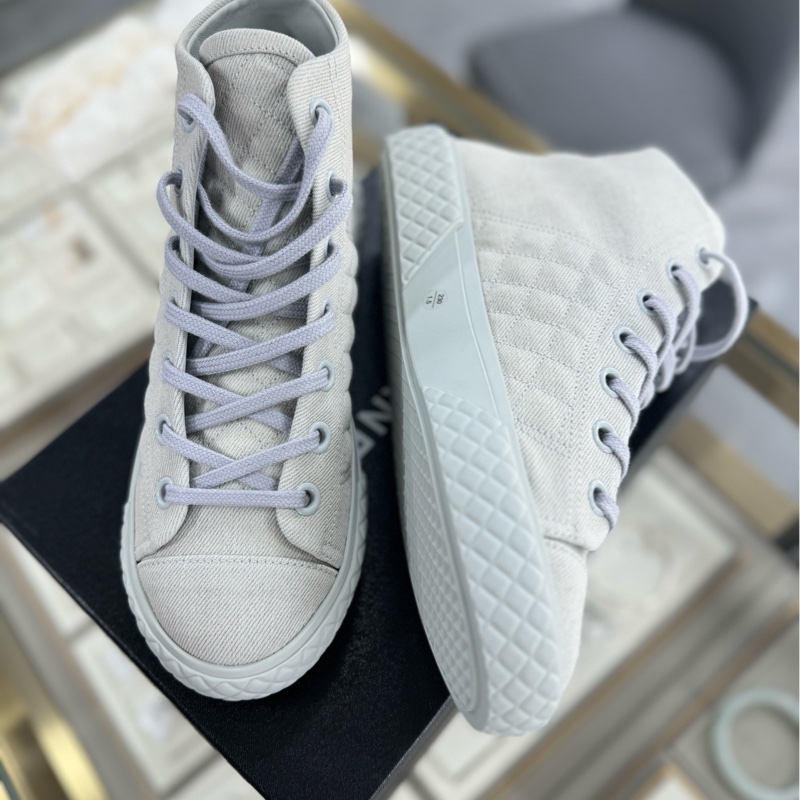 99新未使用過 Chanel 香奈兒 淺色帆布鞋 純色高幫 外面是帆布 裡面是小羊皮  36.5碼。-4