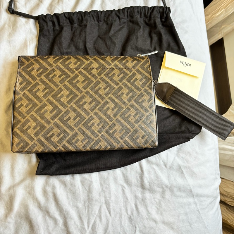 全新Fendi 經典款FF Squared手拿包-1