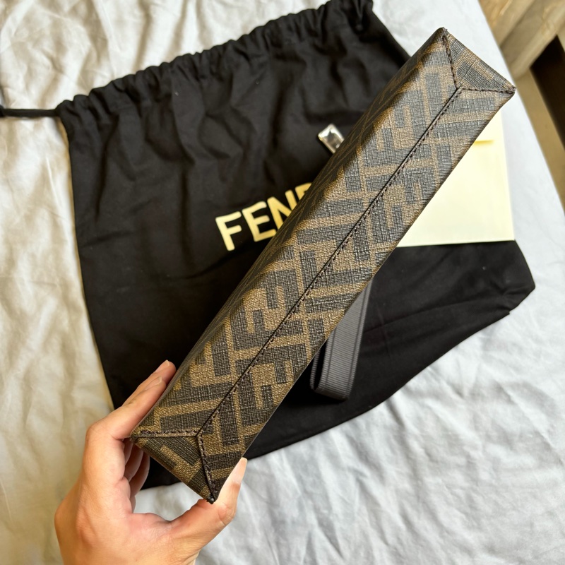 全新Fendi 經典款FF Squared手拿包-3