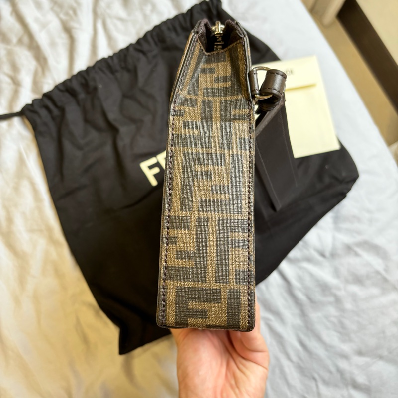 全新Fendi 經典款FF Squared手拿包-6