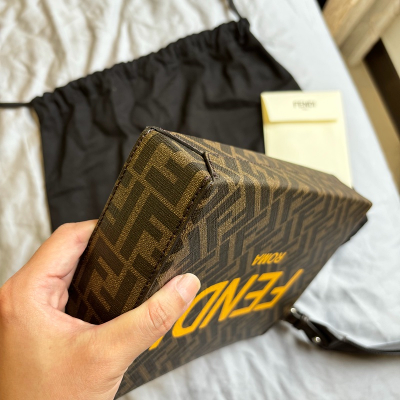 全新Fendi 經典款FF Squared手拿包-9