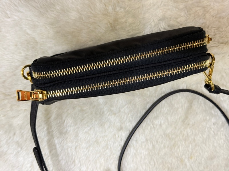 專櫃不便宜🏆9新以上✨Prada黑色尼龍 拼防刮牛皮 揹帶長度可調 斜揹包 金色釦 附手拿帶-33