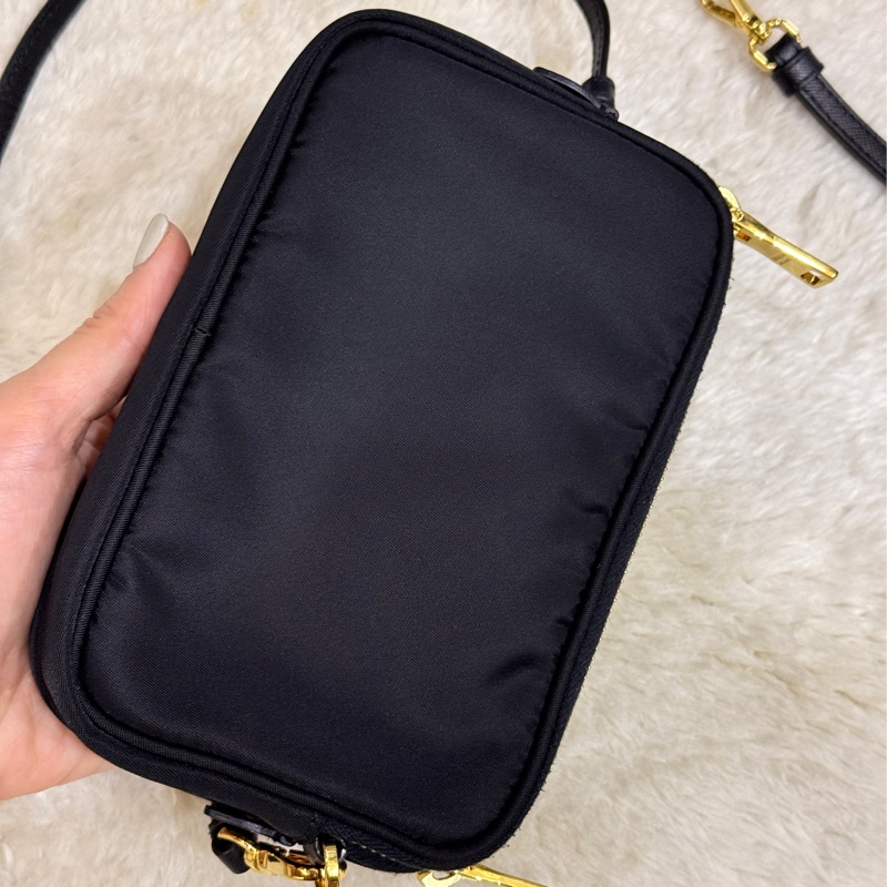 專櫃不便宜🏆9新以上✨Prada黑色尼龍 拼防刮牛皮 揹帶長度可調 斜揹包 金色釦 附手拿帶-35