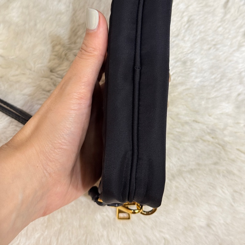 專櫃不便宜🏆9新以上✨Prada黑色尼龍 拼防刮牛皮 揹帶長度可調 斜揹包 金色釦 附手拿帶-36