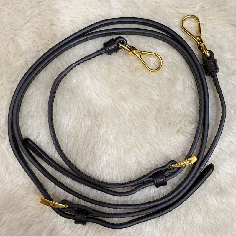 專櫃不便宜🏆9新以上✨Prada黑色尼龍 拼防刮牛皮 揹帶長度可調 斜揹包 金色釦 附手拿帶-40