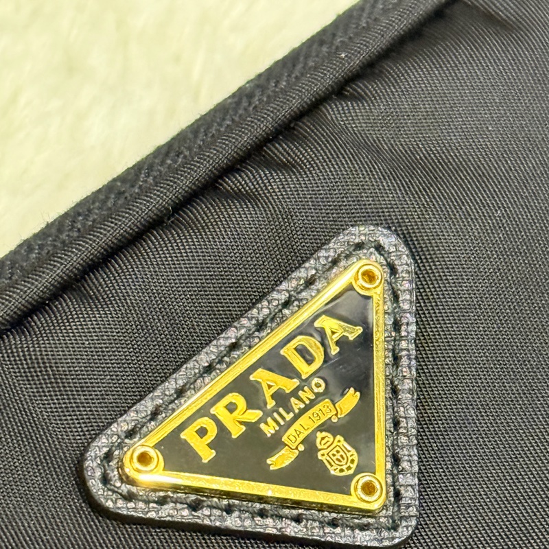專櫃不便宜🏆9新以上✨Prada黑色尼龍 拼防刮牛皮 揹帶長度可調 斜揹包 金色釦 附手拿帶-43