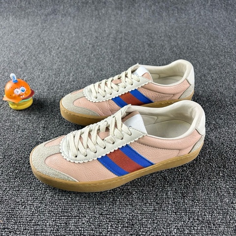 98新Gucci古馳粉色德訓鞋 尺碼：35.5 詳情：整體成色不錯 下地次數不多 粉色時尚年輕 牛皮