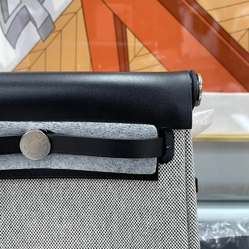 HERMES 迷你 Erbag 20 公尺白色 黑色 銀色印章 H085414-2