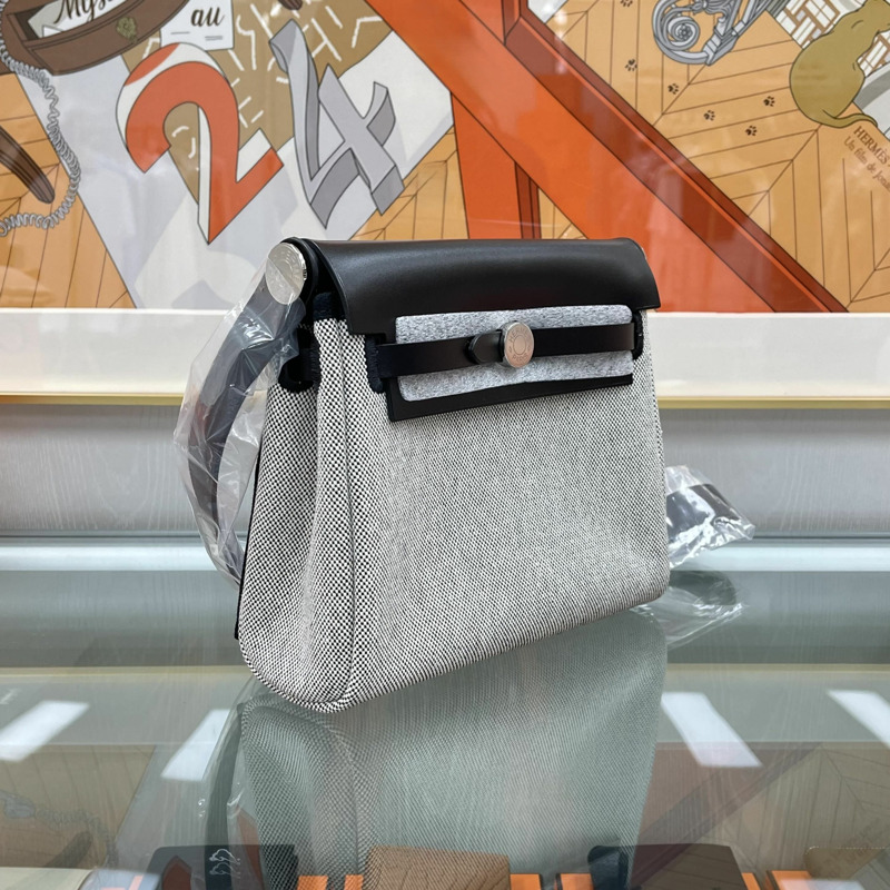 HERMES 迷你 Erbag 20 公尺白色 黑色 銀色印章 H085414-4