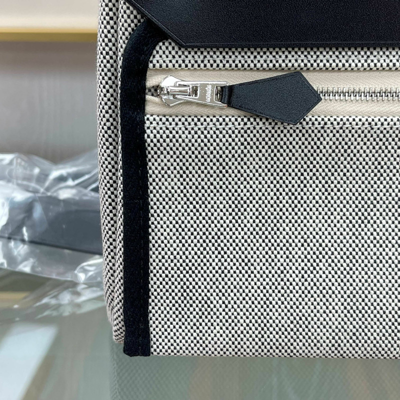 HERMES 迷你 Erbag 20 公尺白色 黑色 銀色印章 H085414-6