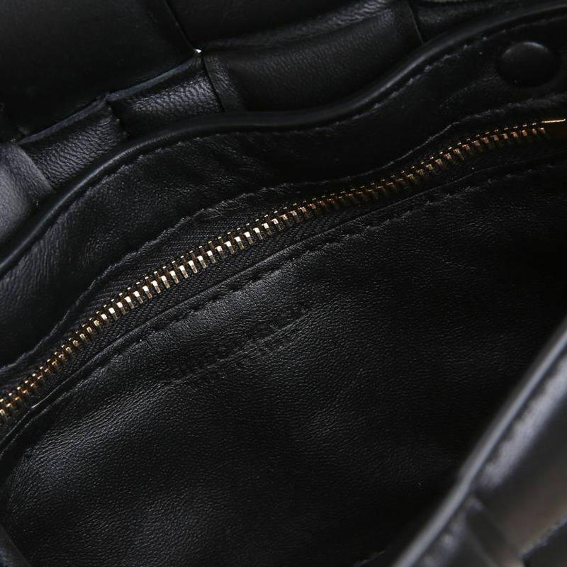 BOTTEGA VENETA 帶襯墊的磁帶單肩包 717506 VCQR1 8425-8