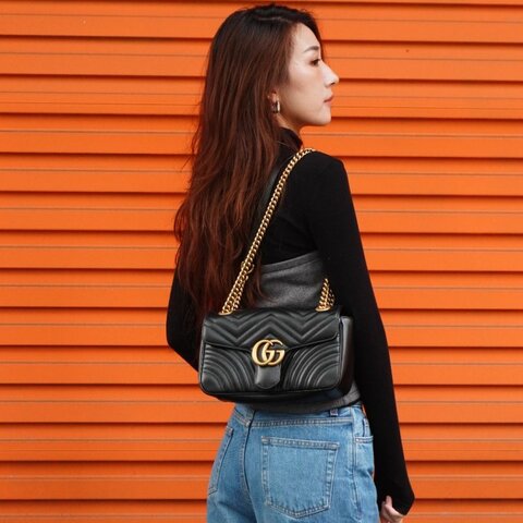 Gucci 展示品 Marmont 仿舊金雙G皮革斜背/肩背包-26cm(443497-黑)