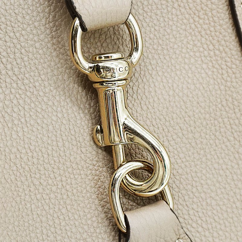 Gucci 展示品 Hook Closure 粒面皮革中號二用肩背包(795282-米)-7
