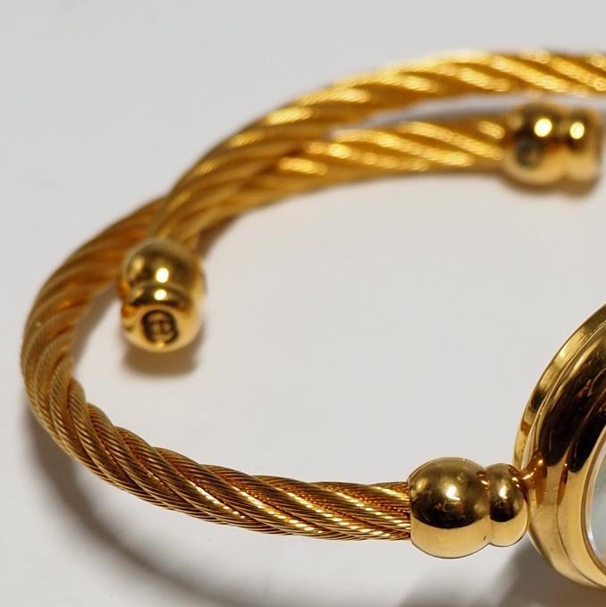 🌷Gucci 白母貝麻花手環金錶 ｜經典花紋✦fufu style 精品✦ 氣質款｜手錶.古董手錶-18