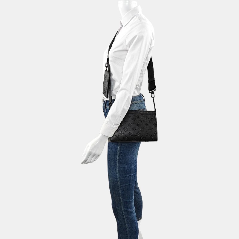 LOUIS VUITTONTRIANGLE黑色牛皮老花壓紋郵差包單肩包手提包斜挎包黑色五金子袋可拆卸肩帶配件齊全9.8新 晶片款-1