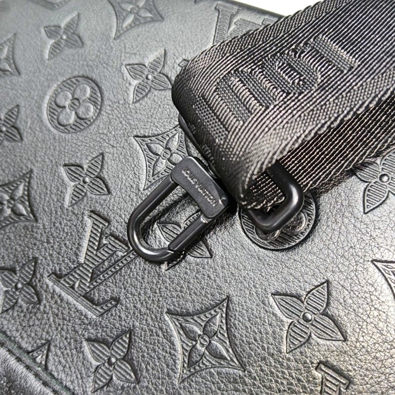 LOUIS VUITTONTRIANGLE黑色牛皮老花壓紋郵差包單肩包手提包斜挎包黑色五金子袋可拆卸肩帶配件齊全9.8新 晶片款-10