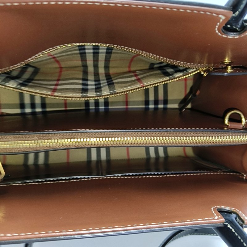 BURBERRY Title 小號黑色牛皮鉚釘單肩包金色五金 可拆卸肩帶 9.8新-6