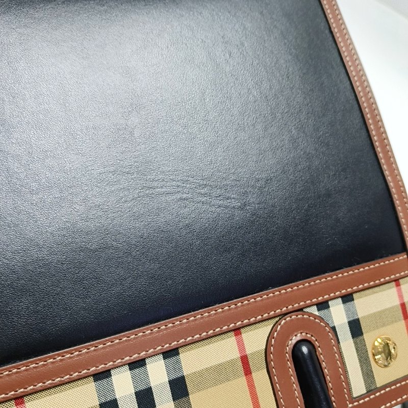 BURBERRY Title 小號黑色牛皮鉚釘單肩包金色五金 可拆卸肩帶 9.8新-8