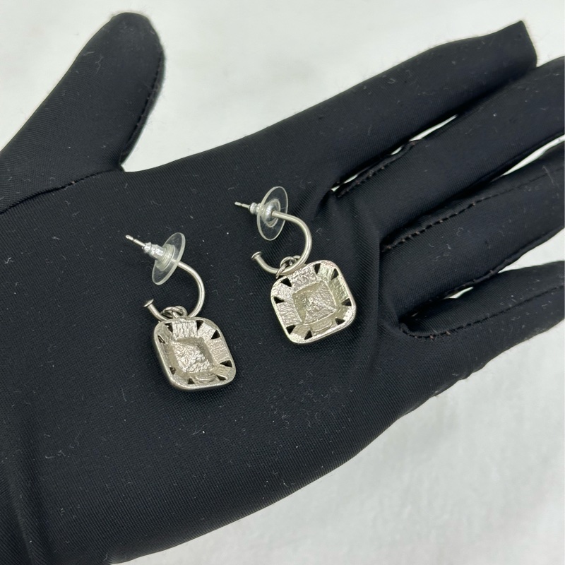 Chanel 香奈兒水鑽方塊logo 耳環-1