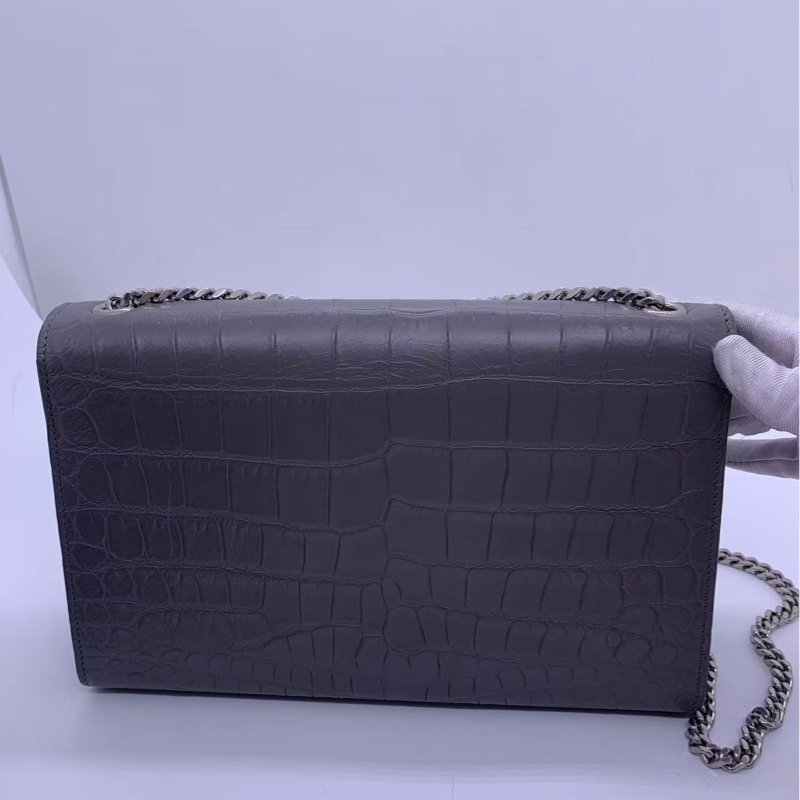 二手SAINT LAURENT PARIS Kate灰色鰐魚壓紋 牛皮中號流蘇包銀標，打開翻蓋兩側有輕微開裂，不影響使用美觀-1