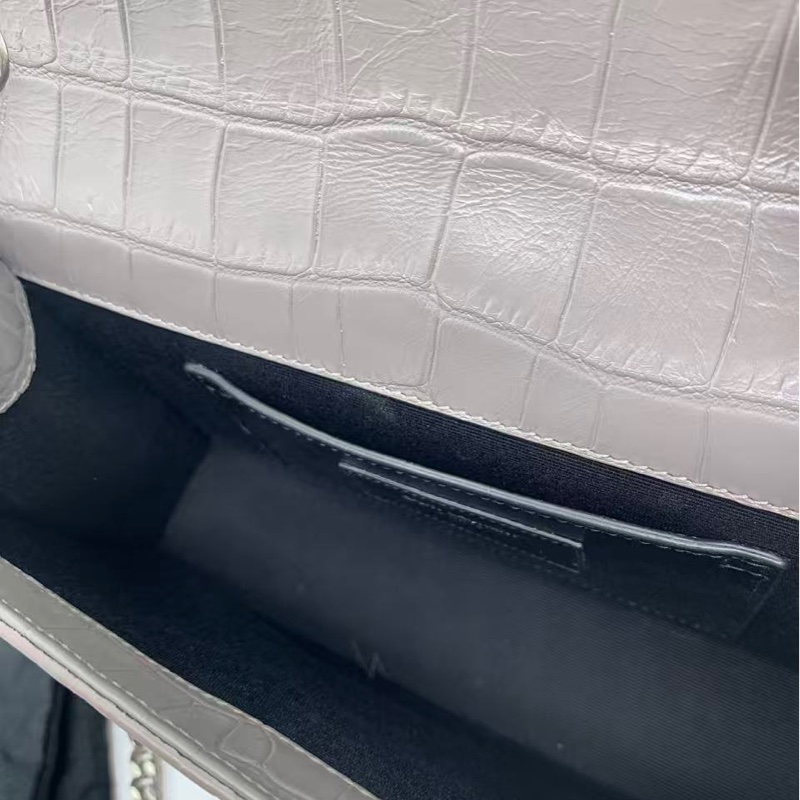 二手SAINT LAURENT PARIS Kate灰色鰐魚壓紋 牛皮中號流蘇包銀標，打開翻蓋兩側有輕微開裂，不影響使用美觀-3