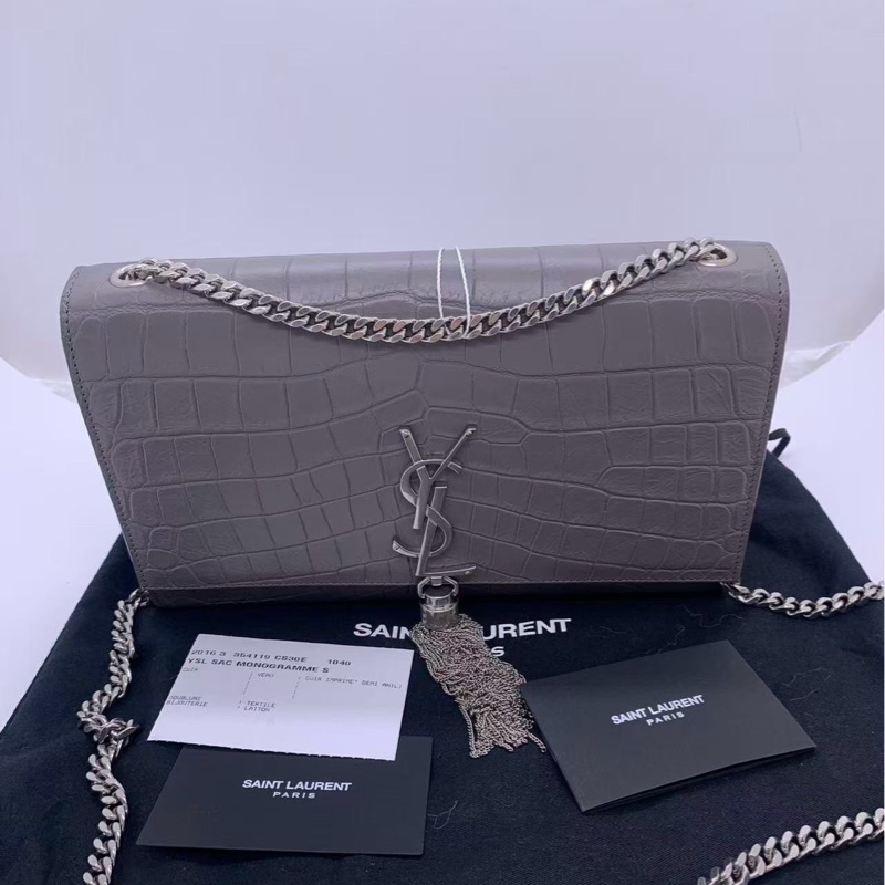 二手SAINT LAURENT PARIS Kate灰色鰐魚壓紋 牛皮中號流蘇包銀標，打開翻蓋兩側有輕微開裂，不影響使用美觀-5