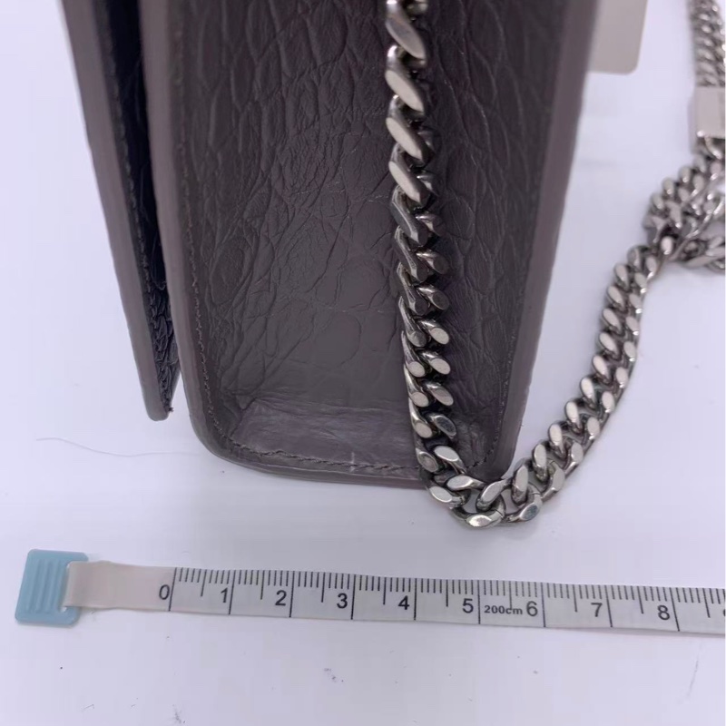 二手SAINT LAURENT PARIS Kate灰色鰐魚壓紋 牛皮中號流蘇包銀標，打開翻蓋兩側有輕微開裂，不影響使用美觀-7