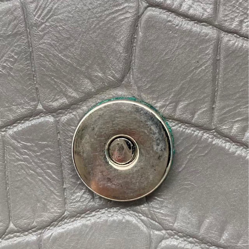 二手SAINT LAURENT PARIS Kate灰色鰐魚壓紋 牛皮中號流蘇包銀標，打開翻蓋兩側有輕微開裂，不影響使用美觀-9