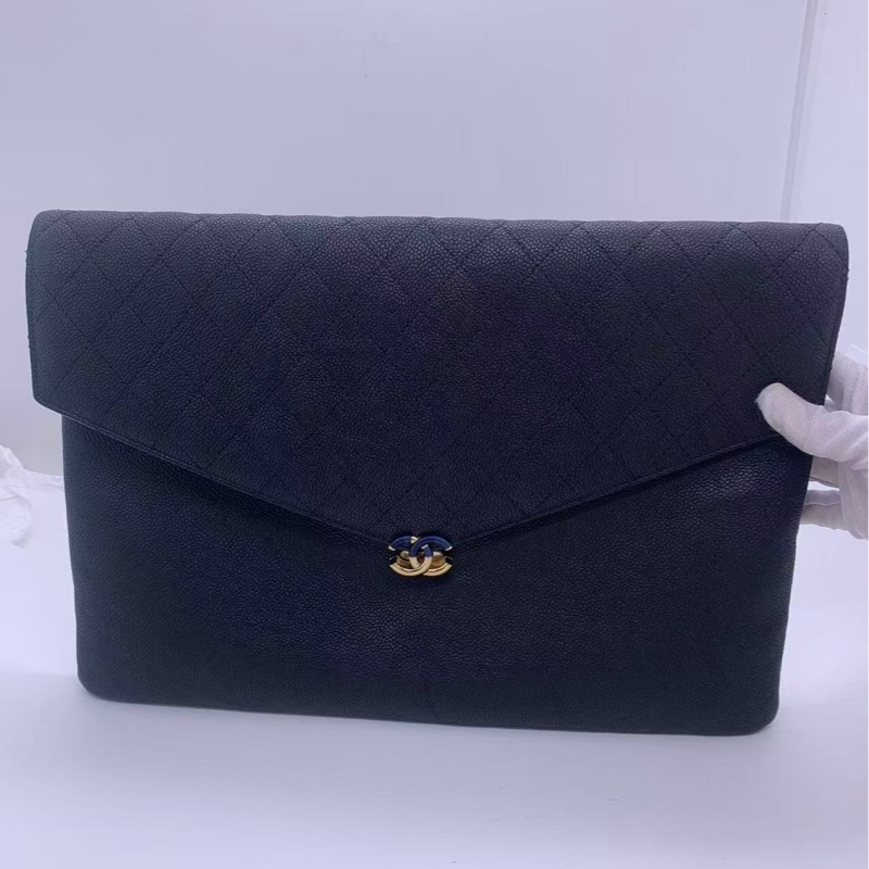 二手CHANEL香奈兒黑金荔枝紋牛皮信封包手拿包 25開  尺寸34*24  附件無 ，邊角有使用痕跡-0