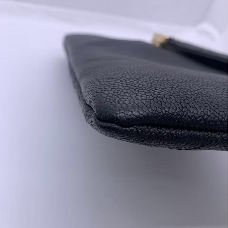 二手CHANEL香奈兒黑金荔枝紋牛皮信封包手拿包 25開  尺寸34*24  附件無 ，邊角有使用痕跡-5