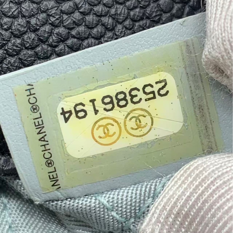 二手CHANEL香奈兒黑金荔枝紋牛皮信封包手拿包 25開  尺寸34*24  附件無 ，邊角有使用痕跡-9