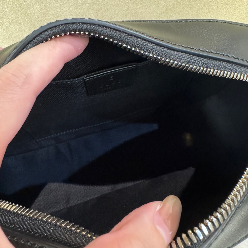 Gucci 黑灰相機包 近全新-8