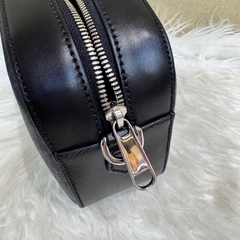 Gucci 黑灰相機包 近全新-9