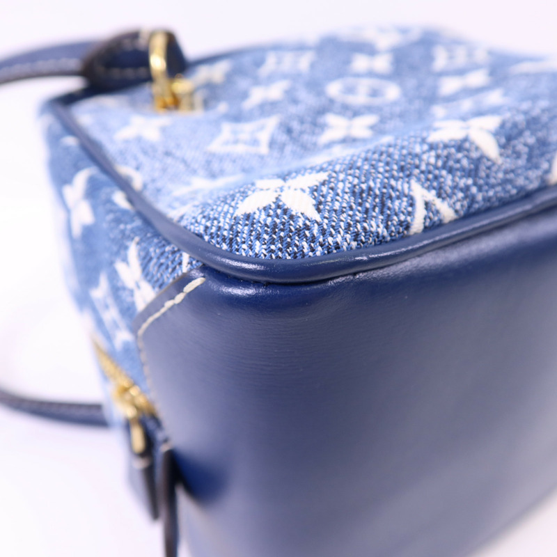 LOUIS VUITTON Monogram Denim Square Bag金扣手挽袋-13