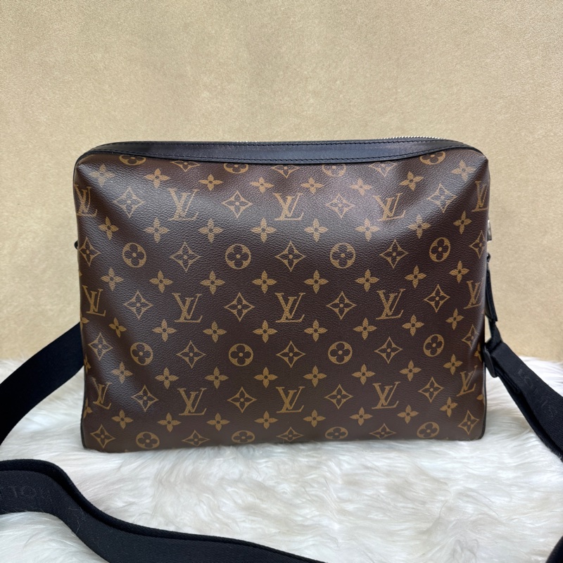 LV Torres 老花斜背郵差包 近全新-0