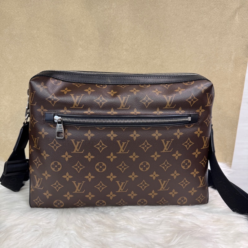 LV Torres 老花斜背郵差包 近全新-1