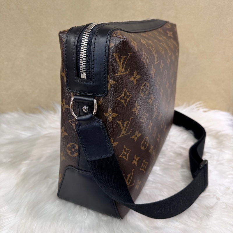 LV Torres 老花斜背郵差包 近全新-2