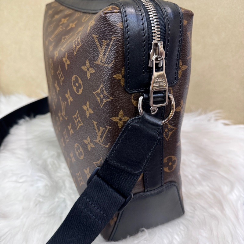 LV Torres 老花斜背郵差包 近全新-3