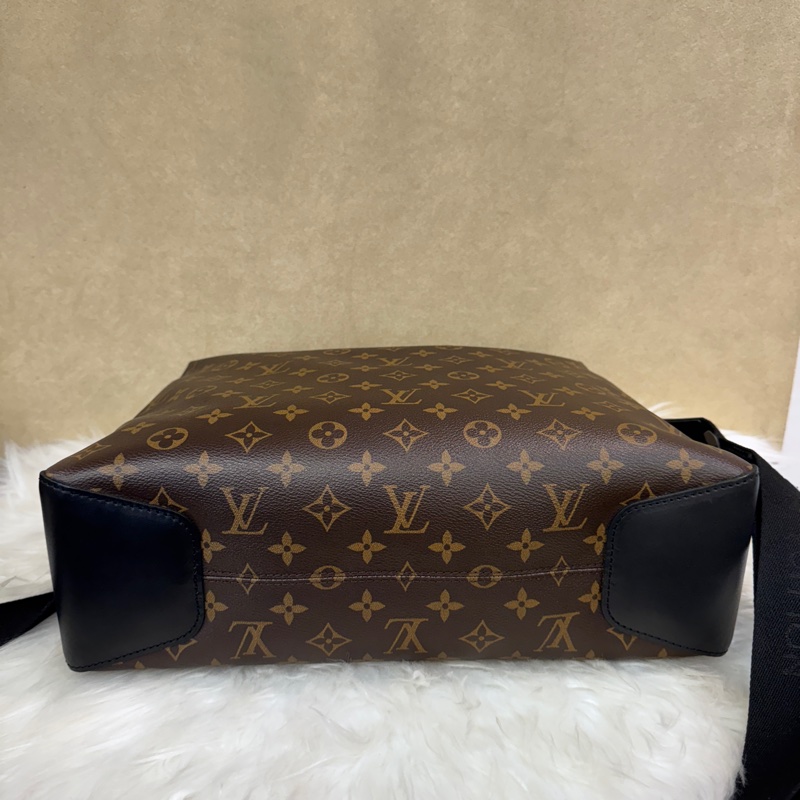 LV Torres 老花斜背郵差包 近全新-4