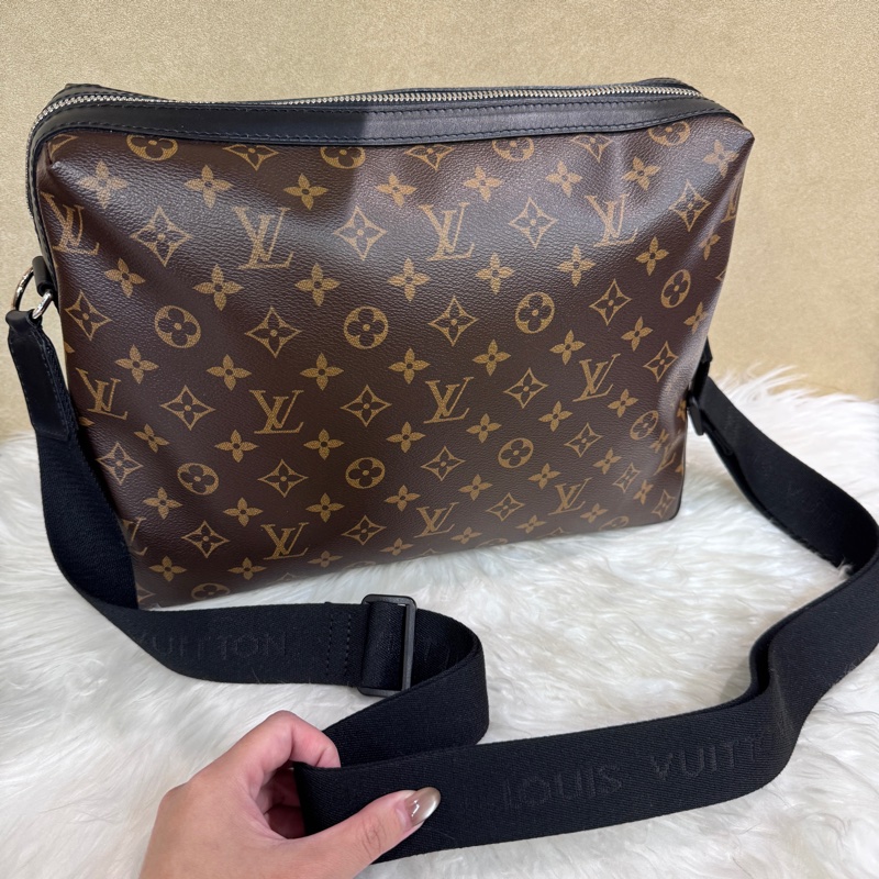 LV Torres 老花斜背郵差包 近全新-9