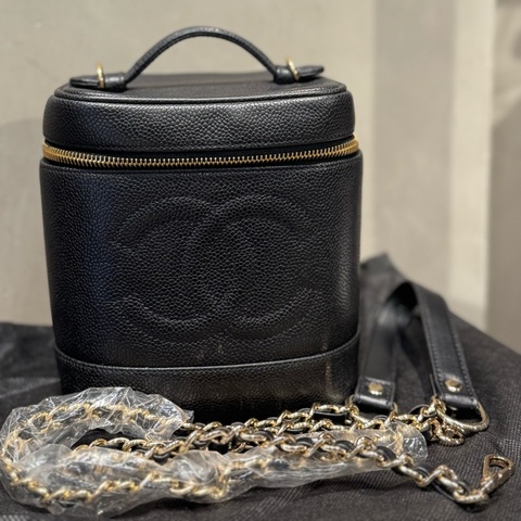 Chanel魚子醬皮革化妝包✨