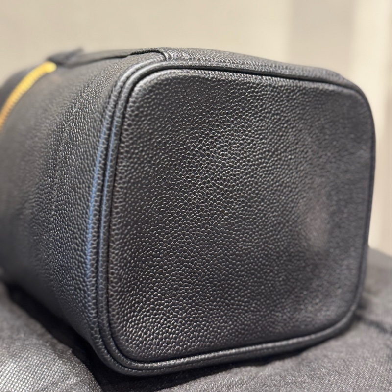 Chanel魚子醬皮革化妝包✨-11