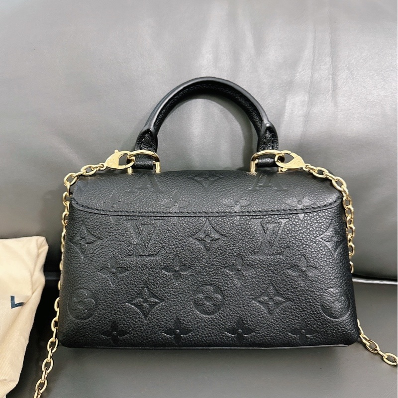 LV路易威登 黑色压纹牛皮nano玛德琳-1