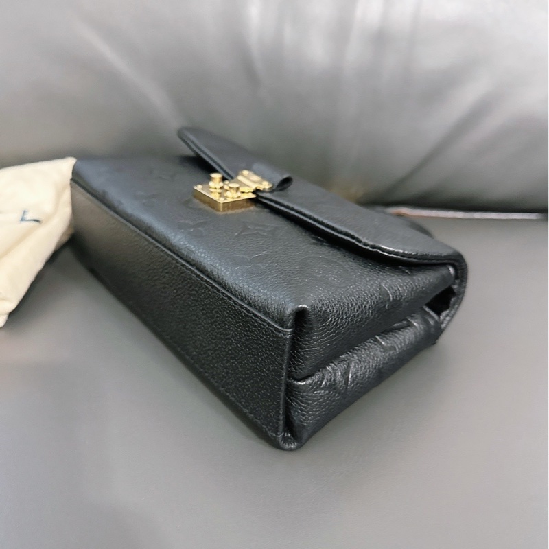 LV路易威登 黑色压纹牛皮nano玛德琳-6