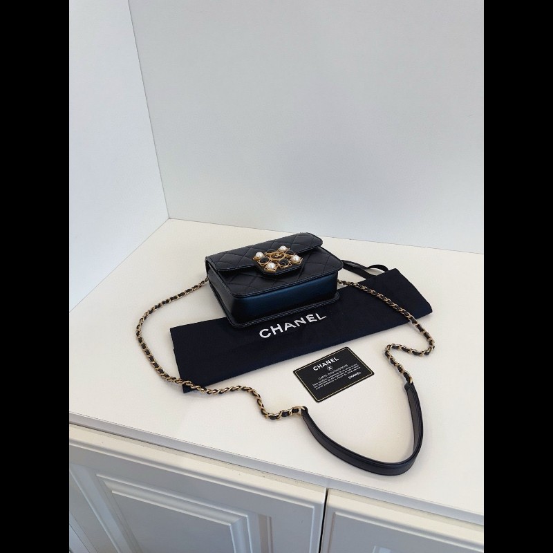 Chanel 2020 flap bag
黑金小牛皮 巴洛克復古珍珠瑪瑙 鏈條小方包-4