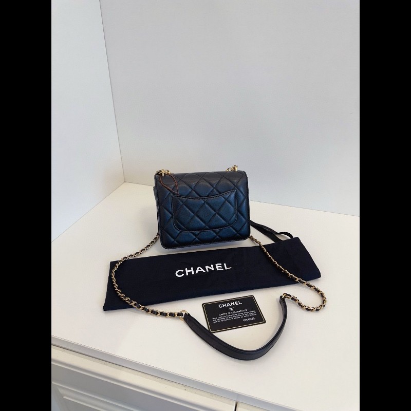 Chanel 2020 flap bag
黑金小牛皮 巴洛克復古珍珠瑪瑙 鏈條小方包-6