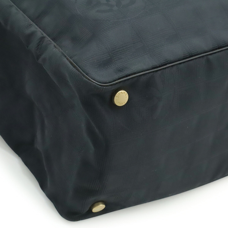 香奈兒新款旅遊系列托特包 MM，尼龍材質，黑色，A15991-3