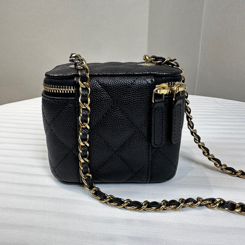 香奈兒/Chanel Small Vanity with Chain 經典小型金扣鍊帶盒子包化妝包斜背包 亮面粒紋小牛皮-10