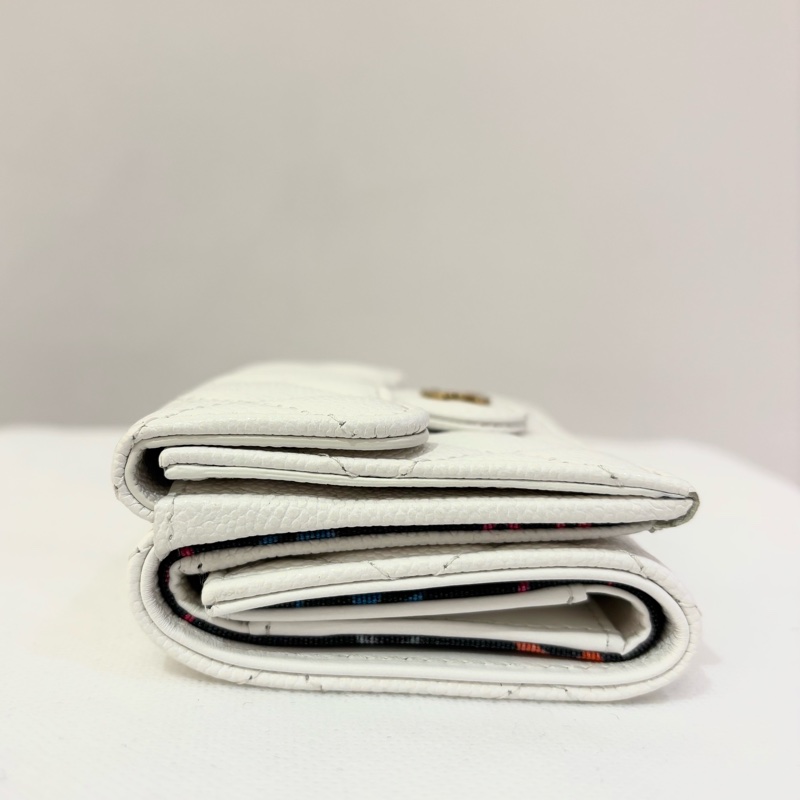 CHANEL 白色荔枝皮金釦三折短夾-2