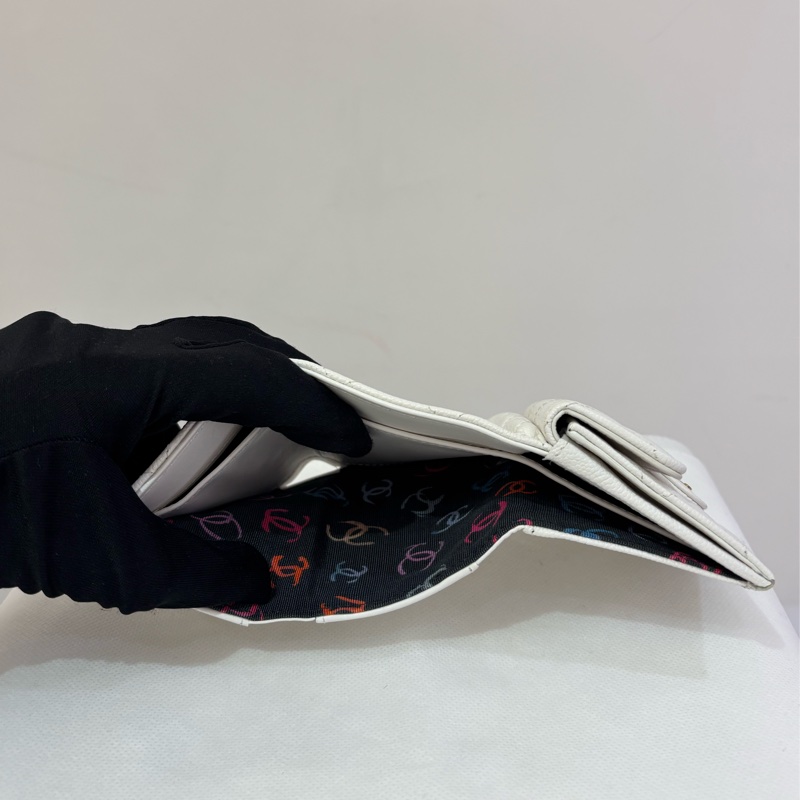 CHANEL 白色荔枝皮金釦三折短夾-8